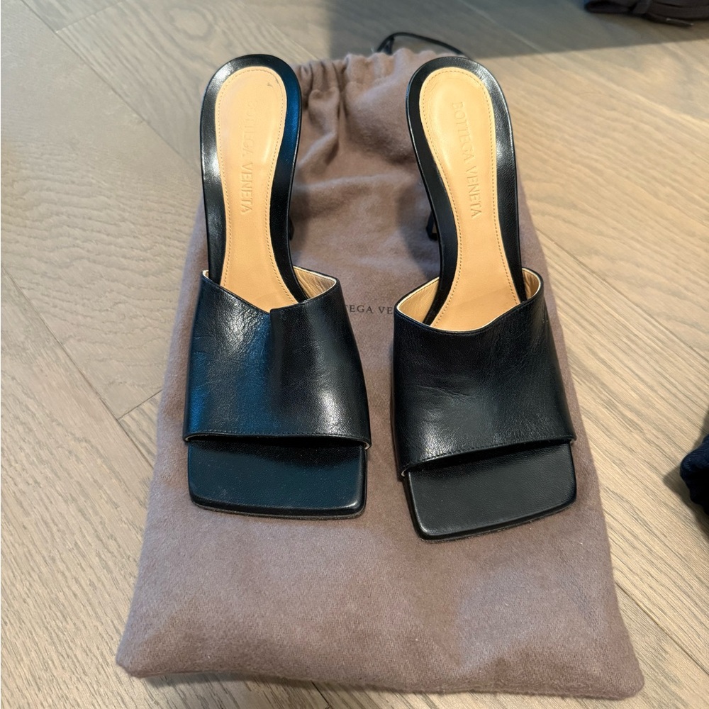 Bottega Veneta Black Leather Mules